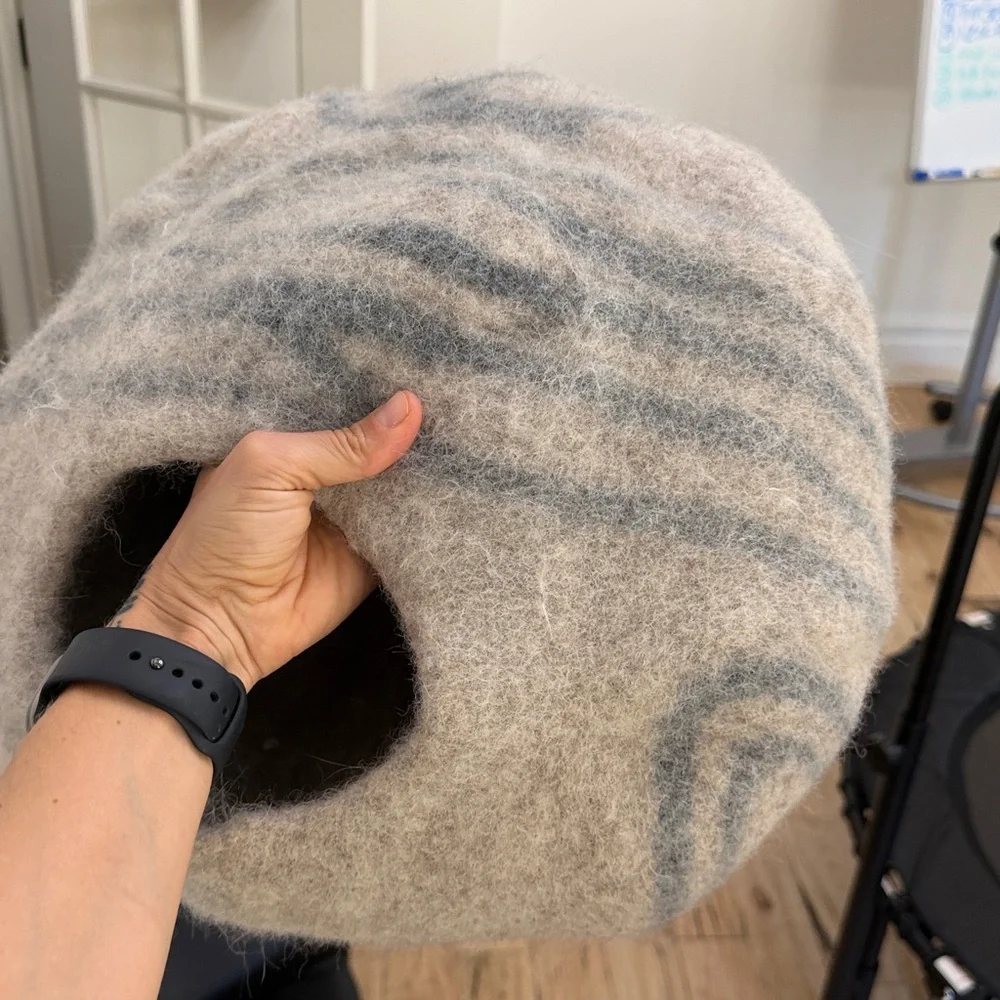 Cozy Black and Gray Pet Cave
